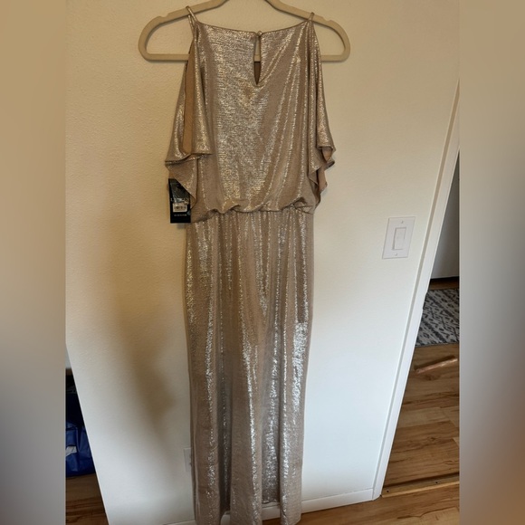 NEW Lauren Ralph Lauren Metallic Cold Shoulder Gown Champagne Formal Size 4 NWT - Picture 5 of 10